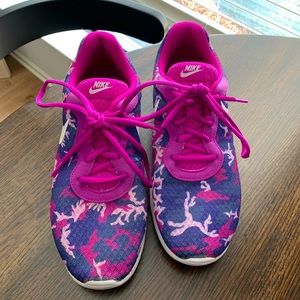 Nike tennis shoes